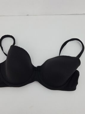 Victoria's Secret Black Smooth Molded Bra with Light Padding